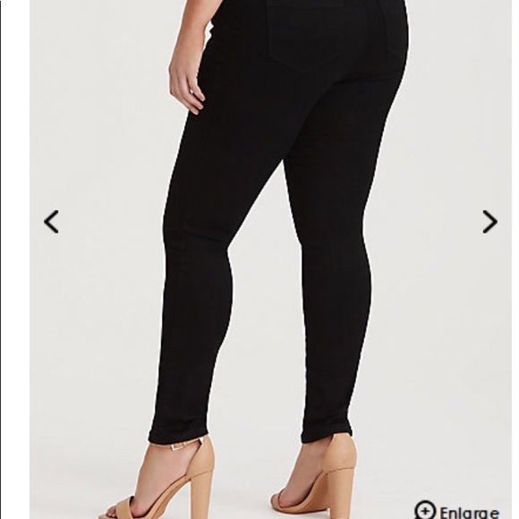 EUC Torrid Black Skinny Jeans - Picture 1 of 3